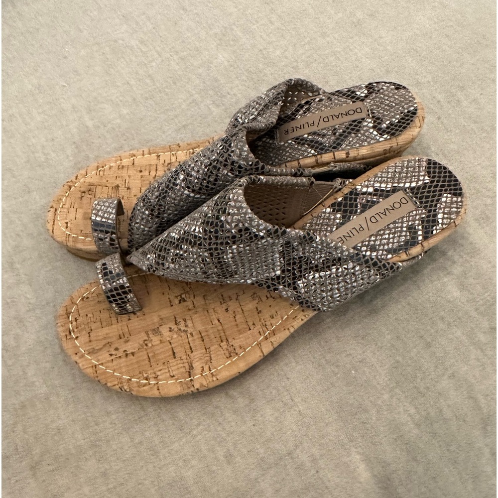 Donald J. Pliner Gray Snake-Print Cork Toe-Ring Sandals